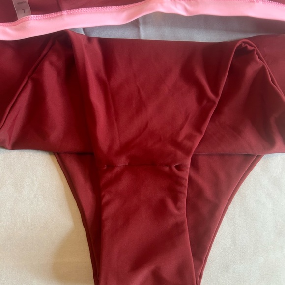 Stylish Women's Swimwear Set in Burgundy and Pink - Picture 5 of 16